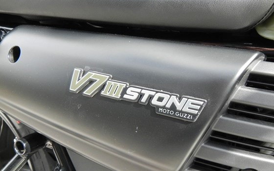 Gebrauchtmotorrad Moto Guzzi V7 750 Stone - Bild 19