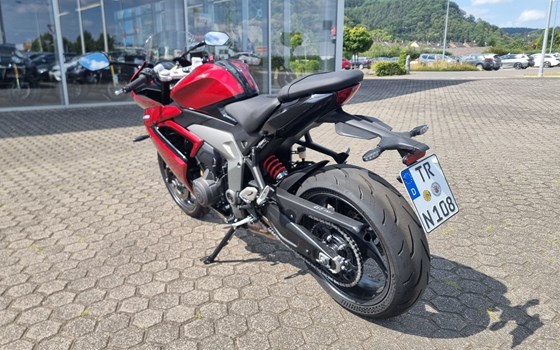 Gebrauchtmotorrad Triumph Daytona 660 - Bild 5