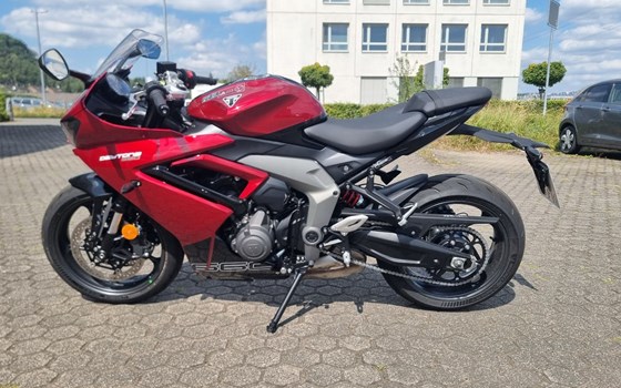 Gebrauchtmotorrad Triumph Daytona 660 - Bild 6