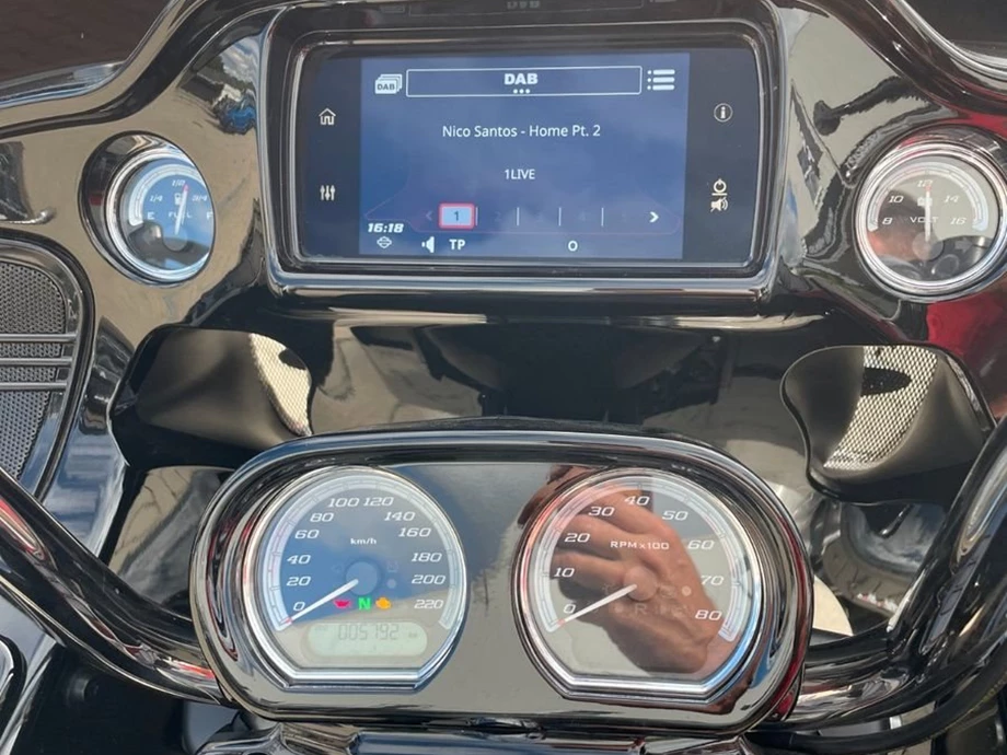 Angebot Harley-Davidson CVO Road Glide Limited FLTRKSE Bild 9: Angebot Harley-Davidson CVO Road Glide Limited FLTRKSE