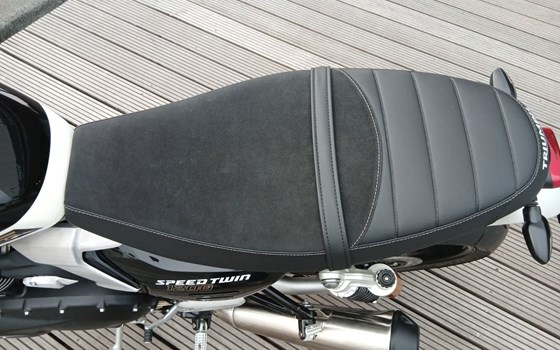 Gebrauchtmotorrad Triumph Speed Twin 1200 RS - Bild 11