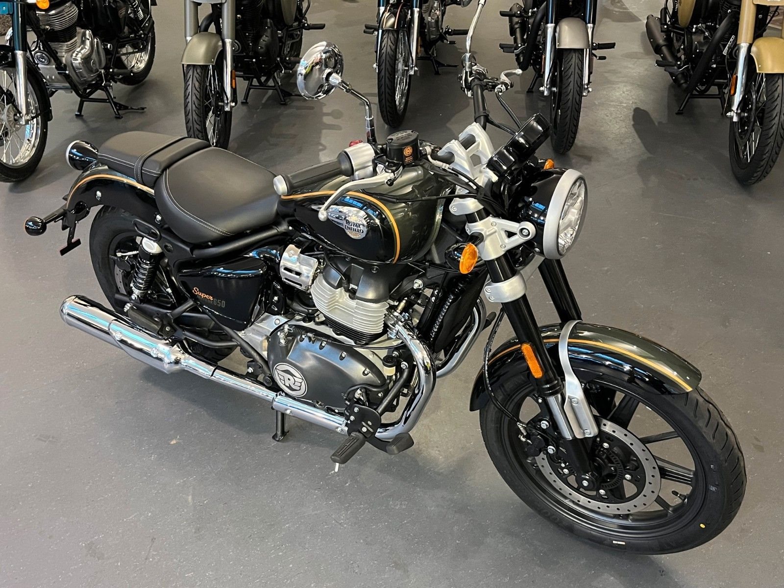 Royal Enfield Super Meteor 650<br />Interstellar Green