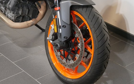Gebrauchtmotorrad KTM 890 Duke GP - Bild 17