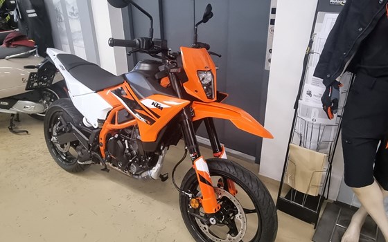Gebrauchtmotorrad KTM 125 SMC R - Bild 2 Gebrauchtmotorrad KTM 125 SMC R - Bild 2
