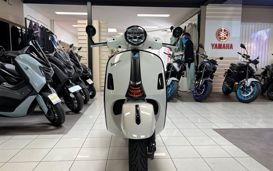Gebrauchtmotorrad Vespa GTS 310 SuperSport - Bild 7 Gebrauchtmotorrad Vespa GTS 310 SuperSport - Bild 7