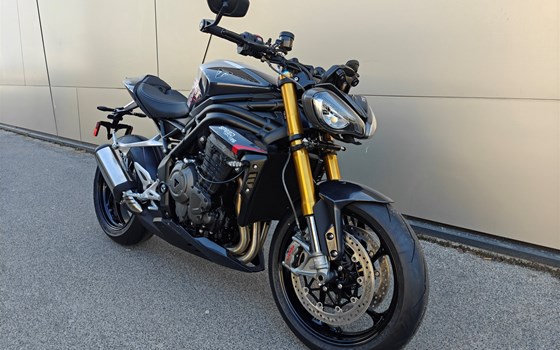 Gebrauchtmotorrad Triumph Speed Triple 1200 RS - Bild 3 Gebrauchtmotorrad Triumph Speed Triple 1200 RS - Bild 3