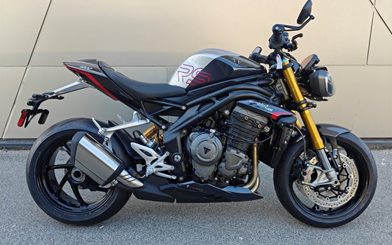 Gebrauchtmotorrad Triumph Speed Triple 1200 RS - Bild 1 Gebrauchtmotorrad Triumph Speed Triple 1200 RS - Bild 1