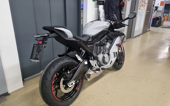 Gebrauchtmotorrad CFMOTO 675SR-R - Bild 3 Gebrauchtmotorrad CFMOTO 675SR-R - Bild 3