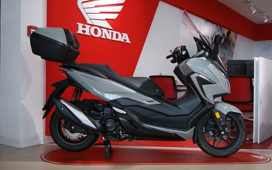 Gebrauchtmotorrad Honda Forza 350 - Bild 2 Gebrauchtmotorrad Honda Forza 350 - Bild 2