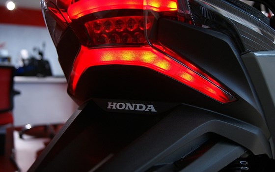 Gebrauchtmotorrad Honda Forza 350 - Bild 4 Gebrauchtmotorrad Honda Forza 350 - Bild 4