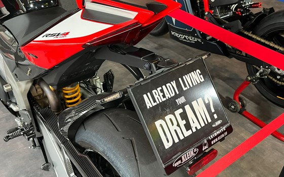 Gebrauchtmotorrad Aprilia RSV4 1100 Factory SE-09 SBK - Bild 6