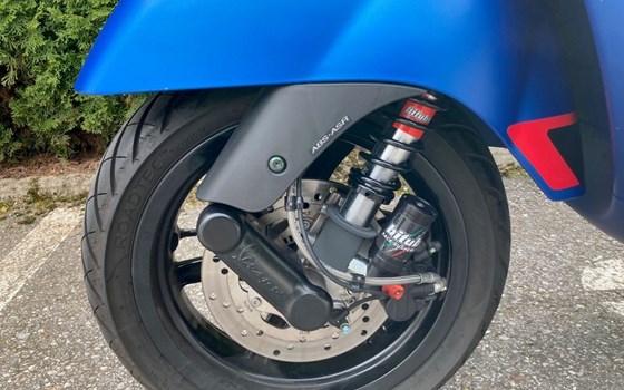 Gebrauchtmotorrad Vespa GTS 300 hpe Super Sport - Bild 13 Gebrauchtmotorrad Vespa GTS 300 hpe Super Sport - Bild 13