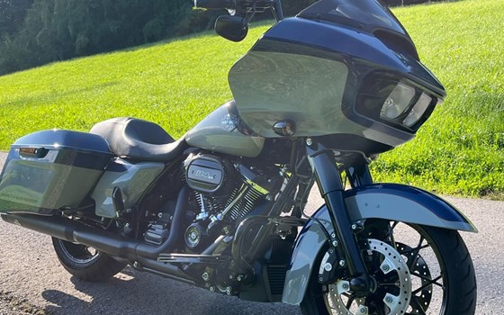 Gebrauchtmotorrad Harley-Davidson Touring Road Glide Special FLTRXS - Bild 1 Gebrauchtmotorrad Harley-Davidson Touring Road Glide Special FLTRXS - Bild 1
