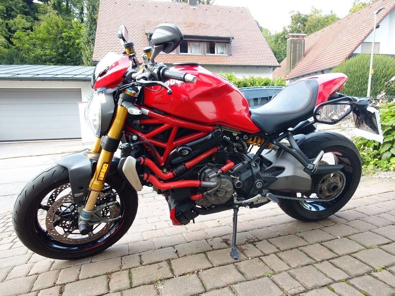 Ducati Monster 1200 S 