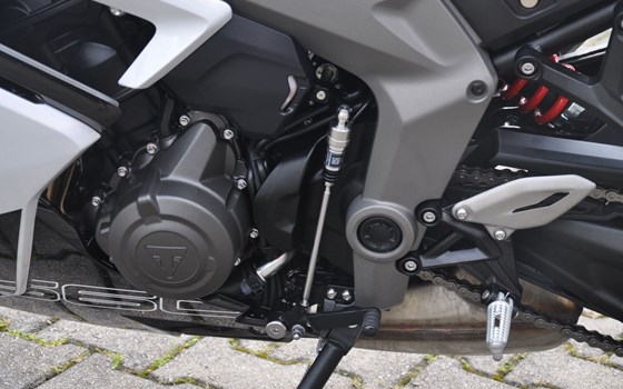 Gebrauchtmotorrad Triumph Daytona 660 - Bild 12