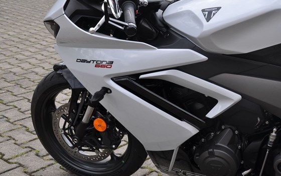 Gebrauchtmotorrad Triumph Daytona 660 - Bild 13