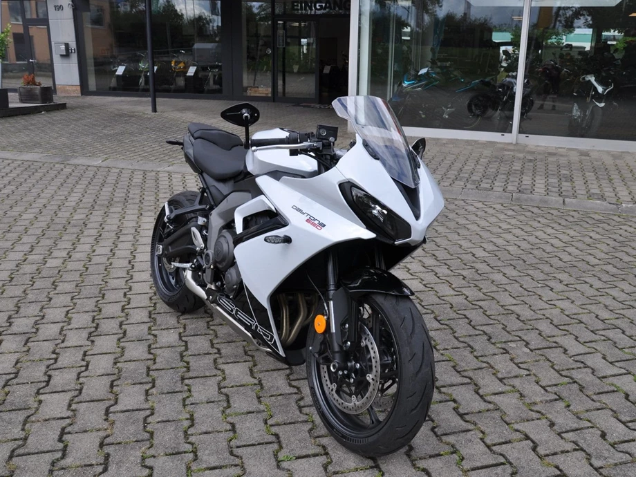 Angebot Triumph Daytona 660 Bild 2: Angebot Triumph Daytona 660