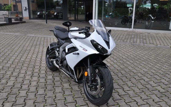 Gebrauchtmotorrad Triumph Daytona 660 - Bild 2
