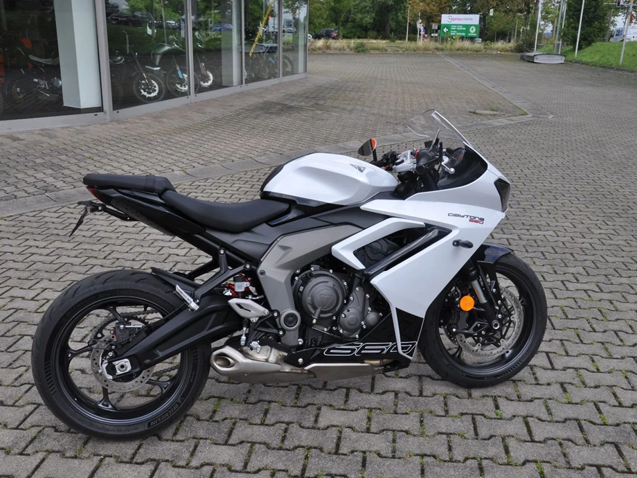 Angebot Triumph Daytona 660 Bild 3: Angebot Triumph Daytona 660