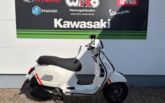 Gebrauchtmotorrad Vespa GTS 300 Super Sport - Bild 1