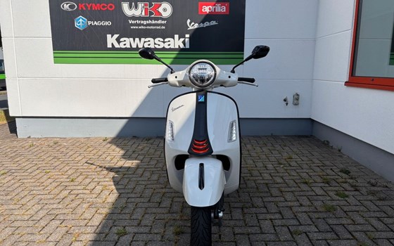 Gebrauchtmotorrad Vespa GTS 300 Super Sport - Bild 2
