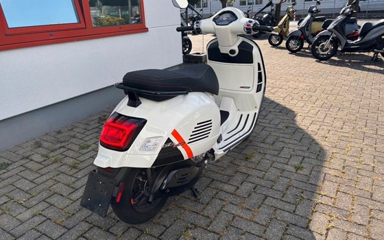 Gebrauchtmotorrad Vespa GTS 300 Super Sport - Bild 4