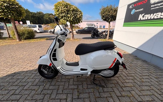 Gebrauchtmotorrad Vespa GTS 300 Super Sport - Bild 7