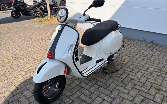 Gebrauchtmotorrad Vespa GTS 300 Super Sport - Bild 8