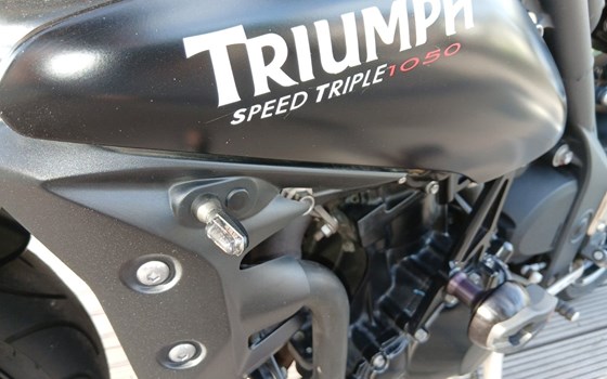 Gebrauchtmotorrad Triumph Speed Triple R - Bild 8