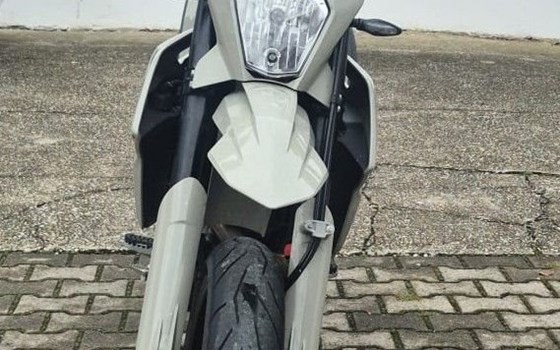 Gebrauchtmotorrad KTM 690 SMC R - Bild 2