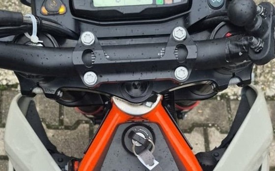 Gebrauchtmotorrad KTM 690 SMC R - Bild 9