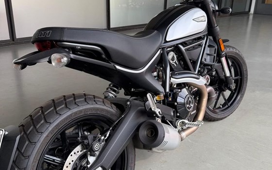 Gebrauchtmotorrad Ducati Scrambler Icon Dark - Bild 3