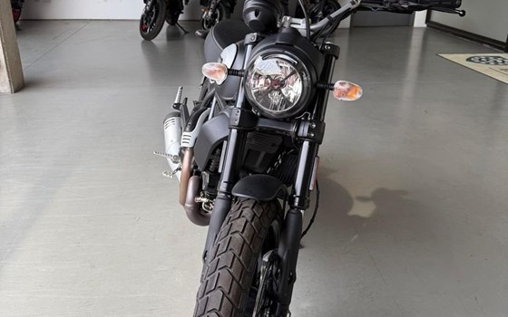Gebrauchtmotorrad Ducati Scrambler Icon Dark - Bild 6