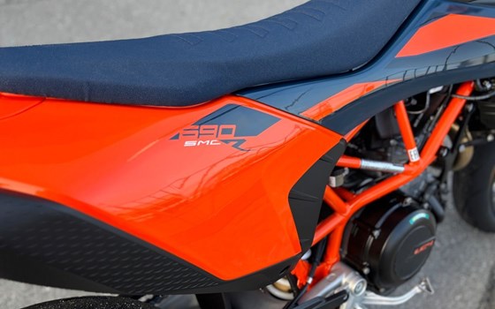 Neufahrzeug KTM 690 SMC R - Bild 12
