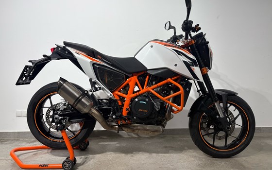 Gebrauchtmotorrad KTM 690 Duke R - Bild 1 Gebrauchtmotorrad KTM 690 Duke R - Bild 1