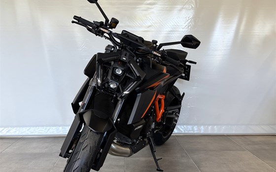 Neufahrzeug KTM 1390 Super Duke R EVO - Bild 4 Neufahrzeug KTM 1390 Super Duke R EVO - Bild 4
