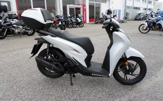 Gebrauchtmotorrad Honda SH125i - Bild 2 Gebrauchtmotorrad Honda SH125i - Bild 2