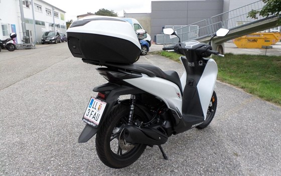 Gebrauchtmotorrad Honda SH125i - Bild 3 Gebrauchtmotorrad Honda SH125i - Bild 3
