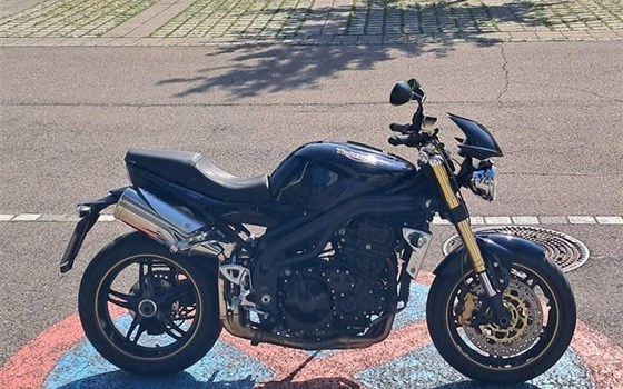 Gebrauchtmotorrad Triumph Speed Triple 1050 - Bild 2