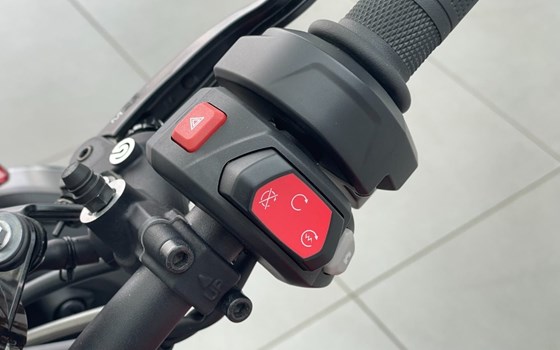 Gebrauchtmotorrad Triumph Street Triple RS - Bild 11