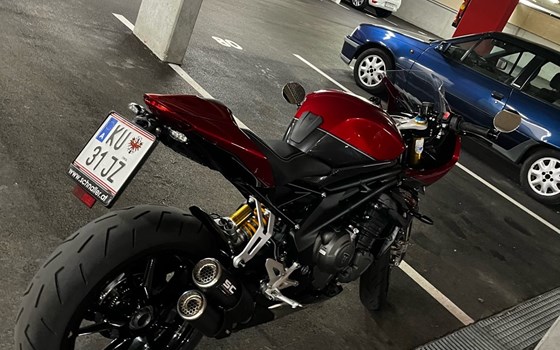 Gebrauchtmotorrad Triumph Speed Triple 1200 RR - Bild 2 Gebrauchtmotorrad Triumph Speed Triple 1200 RR - Bild 2