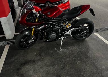 Gebrauchte Triumph Speed Triple 1200 RR Gebrauchte Triumph Speed Triple 1200 RR