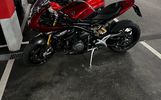 Gebrauchtmotorrad Triumph Speed Triple 1200 RR - Bild 1 Gebrauchtmotorrad Triumph Speed Triple 1200 RR - Bild 1