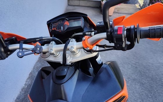 Gebrauchtmotorrad KTM 690 Supermoto - Bild 2 Gebrauchtmotorrad KTM 690 Supermoto - Bild 2