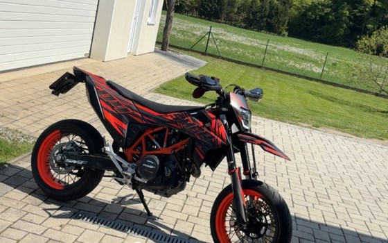 Gebrauchtmotorrad KTM 690 SMC R - Bild 3 Gebrauchtmotorrad KTM 690 SMC R - Bild 3