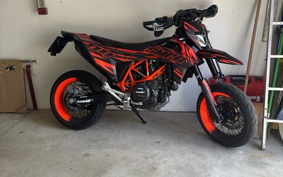 Gebrauchtmotorrad KTM 690 SMC R - Bild 1 Gebrauchtmotorrad KTM 690 SMC R - Bild 1