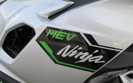 Gebrauchtmotorrad Kawasaki Ninja 7 Hybrid - Bild 7