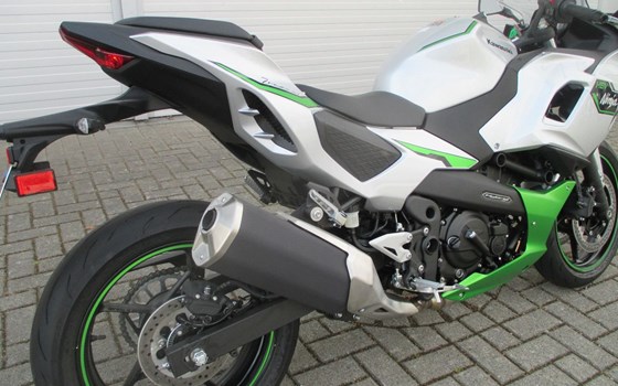 Gebrauchtmotorrad Kawasaki Ninja 7 Hybrid - Bild 8