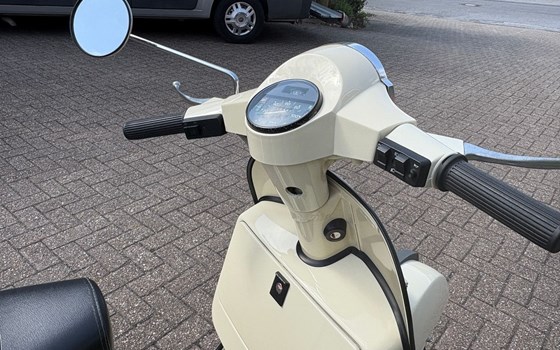 Gebrauchtmotorrad Vespa PX 80 - Bild 10