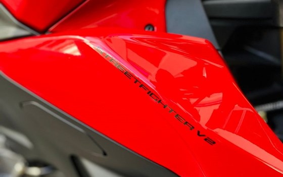 Gebrauchtmotorrad Ducati Streetfighter V2 - Bild 4